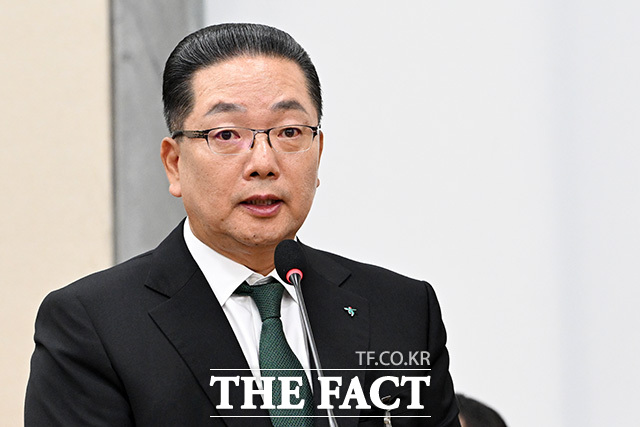 4년 만에 국정감사 출석해 나란히 앉은 5대 은행장들.