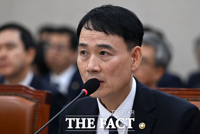 하만식 해양경찰청장이 19일 오후 서울 여의도 국회 농림축산식품해양수산위원회에서 열린 해양경찰청, 수산업협동조합중앙회 등에 대한 국정감사에서 의원 질의에 답변하고 있다. /국회=서예원 기자