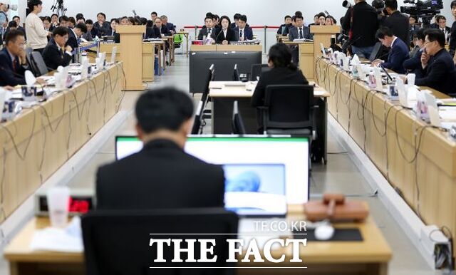 19일 오후 경기도청 율곡홀에서 국회 국토교통위원회 국정감사가 열리고 있다. /경기도