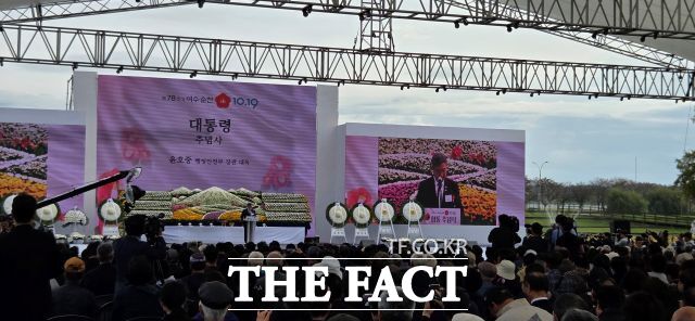 윤호중 행정안전부 장관이 대통령 추념사를 대독했다. 윤 장관은 추모사 대독을 통해 법을 만들고 진상규명을 위한 노력을 한다고 해서 국가의 책임이 끝나는 것이 아니다라고 밝혔다. /김영신 기자