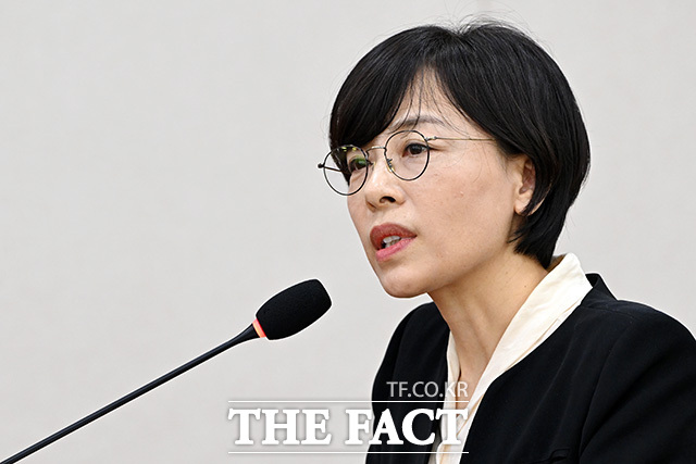 선서하는 정용환 서울광역공소청장 직무대리와 참석자들.