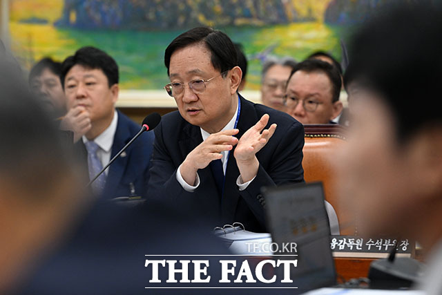 이찬진 금융감독원장이 19일 오전 서울 여의도 국회에서 열린 정무위원회의 금융감독원 등에 대한 국정감사에 출석해 의원 질의에 답변하고 있다. /국회=서예원 기자