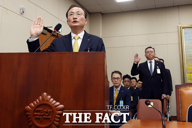 4년 만에 국정감사 출석해 나란히 앉은 5대 은행장들.
