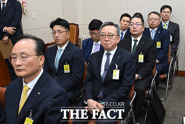 4년 만에 국정감사 출석해 나란히 앉은 5대 은행장들.