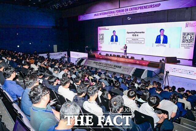 19일 2026 진주 K-기업가정신 국제포럼 개회식이 열리고 있다. /진주시