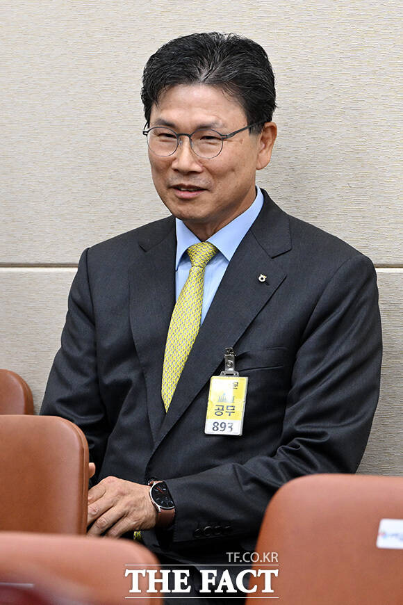 4년 만에 국정감사 출석해 나란히 앉은 5대 은행장들.