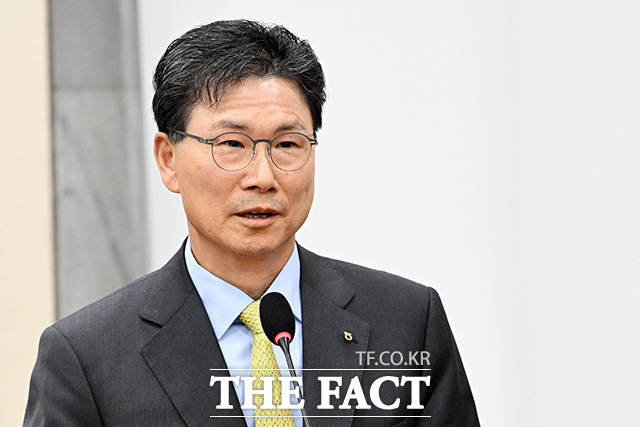4년 만에 국정감사 출석해 나란히 앉은 5대 은행장들.