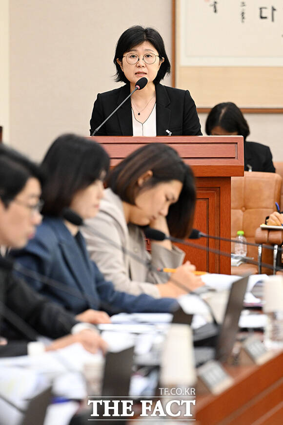 선서하는 정용환 서울광역공소청장 직무대리와 참석자들.