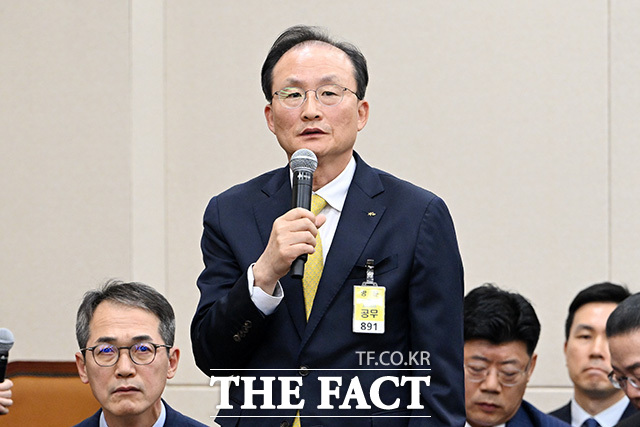 4년 만에 국정감사 출석해 나란히 앉은 5대 은행장들.