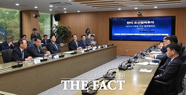 지난 6월 서울 여의도 한국수출입은행에서 열린 한미 조선협력투자의 효과적 이행을 위한 업무협약(MOU) 체결식에서 박 차관(왼쪽 테이블 왼쪽 첫번째·당시 산업정책실장)이 발언을 하고 있는 모습. 박 차관은 현장 소통을 중히 여기는 인물이란 평가다. /산업통상부