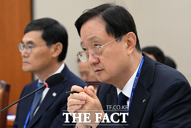 이찬진 금융감독원장이 19일 오전 서울 여의도 국회에서 열린 정무위원회의 금융감독원 등에 대한 국정감사에 출석해 의원 질의에 답변하고 있다. /국회=서예원 기자