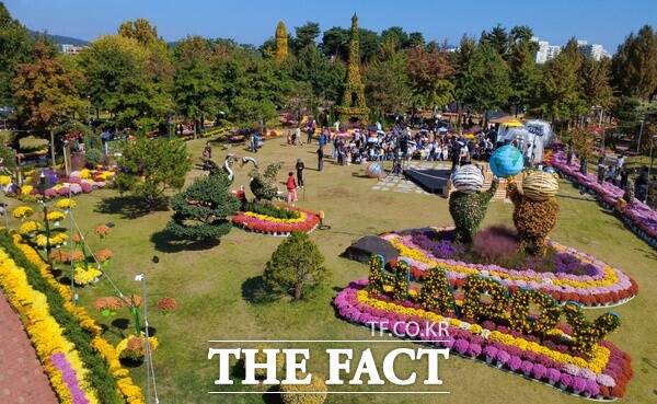 제17회 유성국화축제 현장 전경 /대전시 유성구