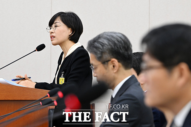 선서하는 정용환 서울광역공소청장 직무대리와 참석자들.