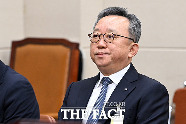 정상혁 신한은행장이 19일 오후 서울 여의도 국회에서 열린 정무위원회의 금융감독원 등에 대한 국정감사에 증인으로 출석하고 있다. /국회=남용희 기자