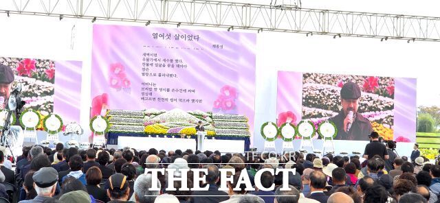 여수·순천 10·19사건 제78주기 합동추념식이 19일 순천시 오천그린광장에서 열렸다. 유족 3세 채종정 씨가 시 열여섯 살이었다를 낭송, 여순사건의 아픔이 세대를 넘어 이어지고 있음을 보여줬다. /김영신 기자