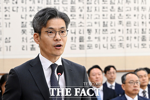 박철우 서울중앙지방공소청장이 19일 오전 서울 여의도 국회 법제사법위원회에서 열린 서울광역공소청(옛 서울고검) 등에 대한 국정감사에서 업무보고를 하고 있다./남용희 기자