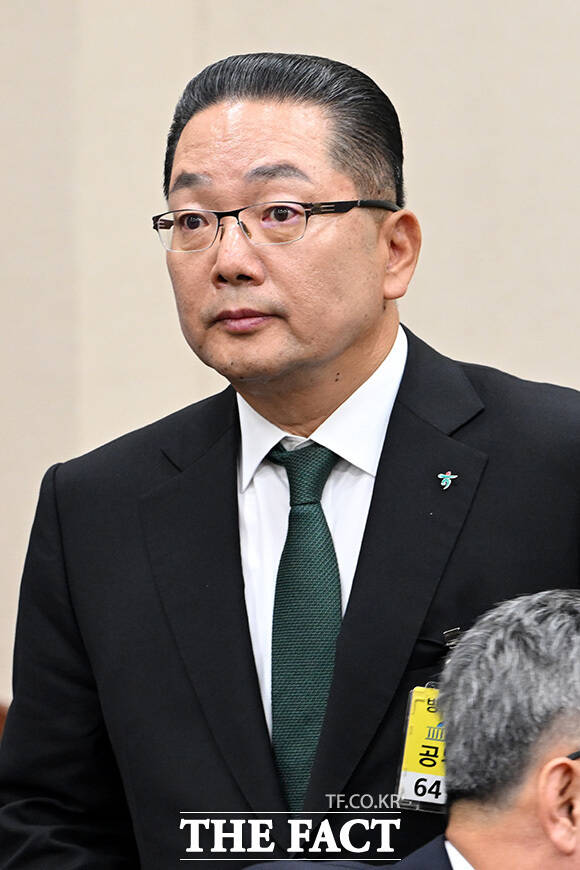 4년 만에 국정감사 출석해 나란히 앉은 5대 은행장들.