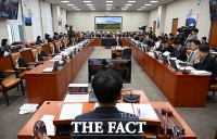  환노위, 대유위니아 박영우 동행명령장 발부...삼성·SK 증인 채택 놓고 공방 [TF사진관]