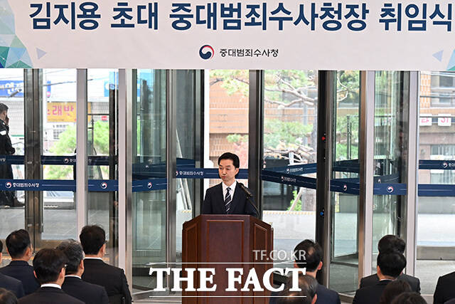 김지용 청장이 입장을 밝히고 있다.