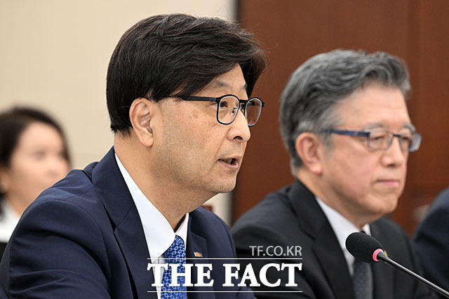 고상백 한국보건산업진흥원장이 인사말을 하고 있다.