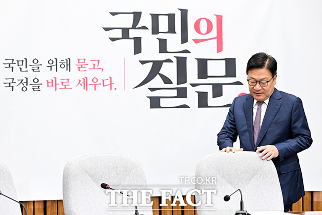국정감사 정국에서 국민의힘의 전통적 지지 기반이 흔들리자 기대에 못 미친 대여투쟁의 성과와 TK(대구·경북)의 당내 소외감이 그 배경으로 거론되고 있다. 사진은 정점식 국민의힘 원내대표가 20일 오전 서울 여의도 국회에서 열린 국정감사대책회의에 참석하고 있는 모습. /남용희 기자