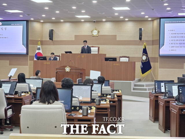 아산시의회가 제268회 임시회 제1차 본회의를 진행하고 있다. /정효기 기자