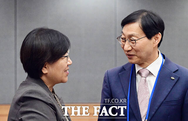 정은경 보건복지부 장관이 20일 오후 서울 종로구 정부서울청사 별관에서 열린 제7차 국민연금기금운용위원회 회의에 참석해 모두발언을 하고 있다. /임영무 기자