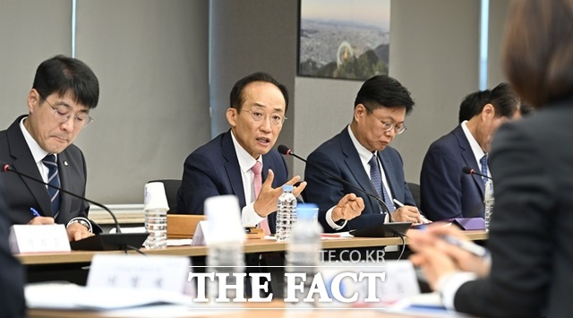 추경호 대구시장이 20일 간부회의에서 청년 대책과 관련해 발언하고 있다. /대구시