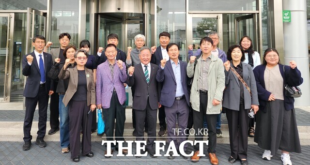 한전KDN이 광주시민단체협의회와 소통의 장을 마련하고 기념 촬영을 하고 있다. /한전KDN