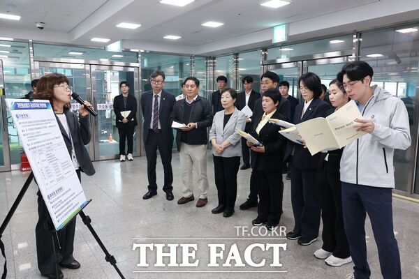 대전시 동구의회는 19일 관내 주요 현안 사업 현장 5개소를 방문해 사업 추진 상황을 점검하고 관계자들의 의견을 청취했다. /대전시 동구의회