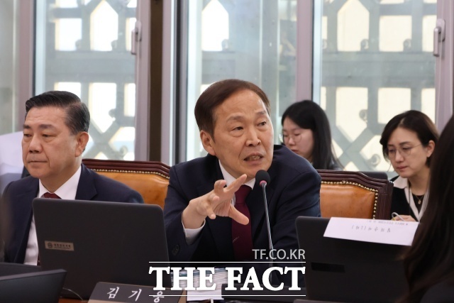 이재명 대통령의 주치의를 맡고 있는 박상민 서울대 교수가 연구진으로 참여한 '북한 보건의료 백서'에서 기존 연구 도식의 출처가 누락되고 통계 수치에 오류가 있다는 주장이 제기됐다. /김기웅 국민의힘 의원실 제공