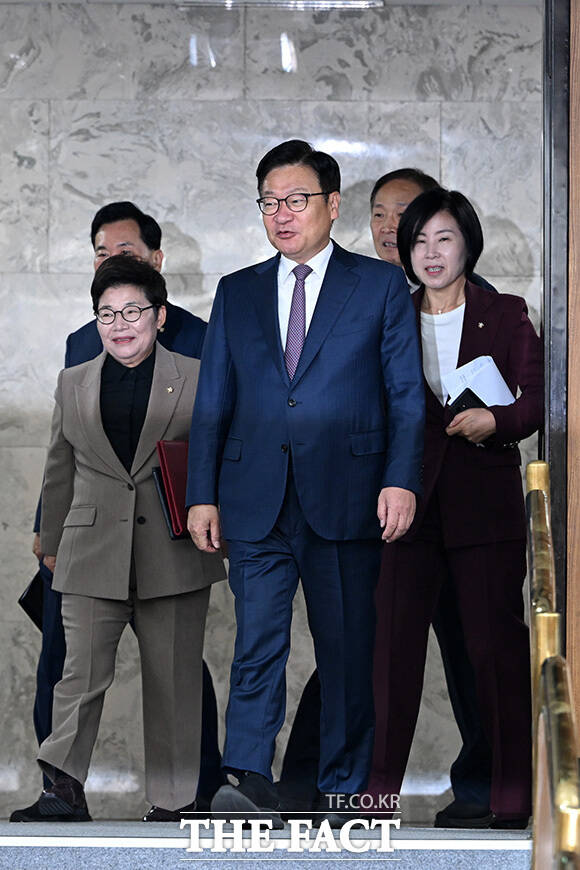 국정감사대책회의에서 모두발언하는 정 원내대표.