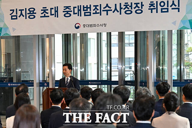 김지용 청장이 입장을 밝히고 있다.