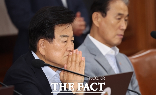 정동영 통일부 장관은 지난 2일 정부서울청사에서 대북 확성기 방송 재개에 대해
