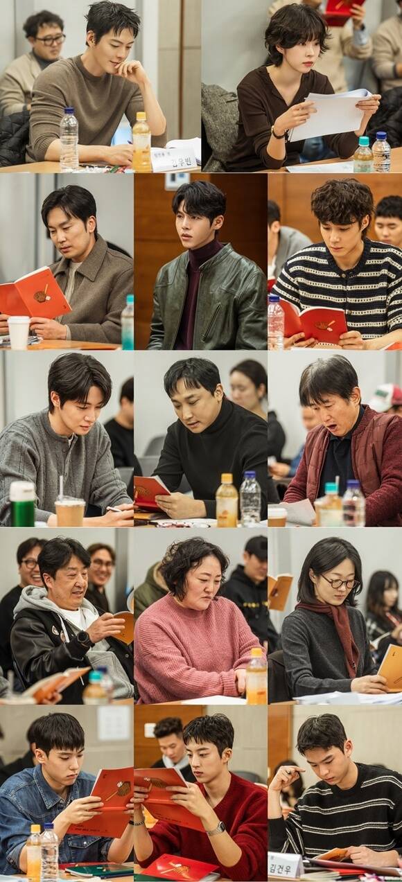 tvN 새 토일드라마 '기프트'가 대본 리딩 현장을 공개했다. /tvN