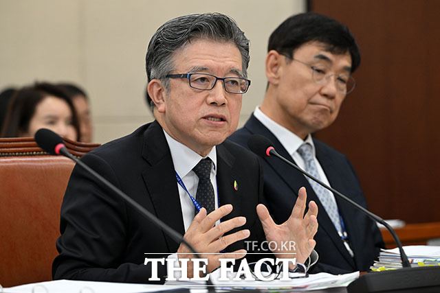 양한광 국립암센터 원장이 의원 질의에 답변하고 있다.