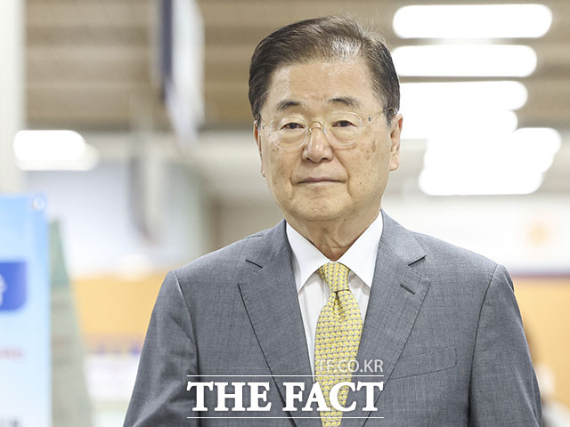문재인 정부 시절 탈북한 어민을 강제 북송한 혐의로 재판에 넘겨져 1심에서 선고유예 판결을 받은 정의용 전 국가안보실장, 서훈 전 국가정보원장 등의 항소심 선고가 21일 열린다. 정 전 실장이 지난 5월 서울 서초구 서울중앙지방법원에서 열린 공판에 출석하고 있다. /서예원 기자