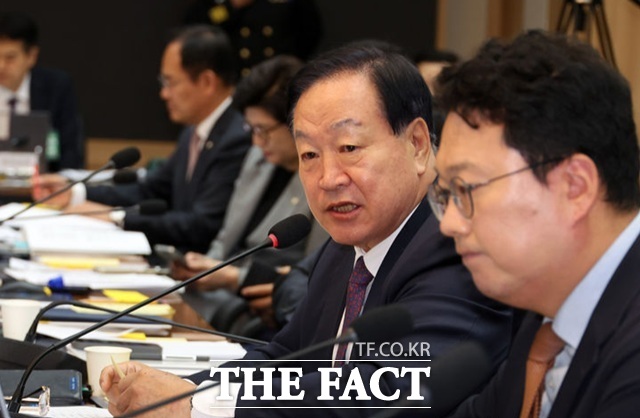 한기호 국민의힘 의원이 20일 오후 충남 계룡시 계룡대에서 열린 국회 국방위원회의 해군본부 등에 대한 국정감사에서 질의하고 있다. /뉴시스