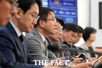  與, '노동시간 특례' 포함·제외 초광역 특구법 2개 발의