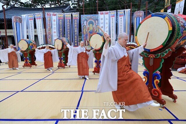 대한불교조계종 진관사 오는 24일(토)부터 25일(일)까지 진관사 야단법석에서 국가무형유산 진관사 국행수륙재를 봉행한다.