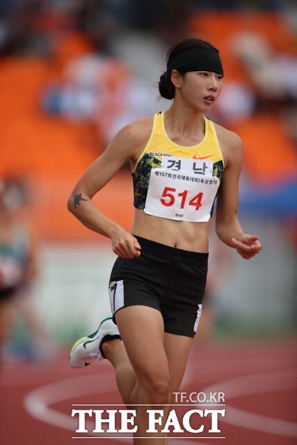 여자육상 400m 한국기록 보유자 김서윤이 18일 제주에서 열린 제107회 전국체육대회 여자육상 400m 결승에서 곡선코스를 돌며 역주하고 있다./제주=대한육상연맹
