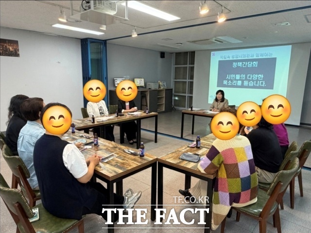 박정숙 의원이 조례안 발의에 앞서 지난 7일 오전 광양시 중마동 청년꿈터 세미나실에서 정책간담회를 마련했다. /박정숙 시의원