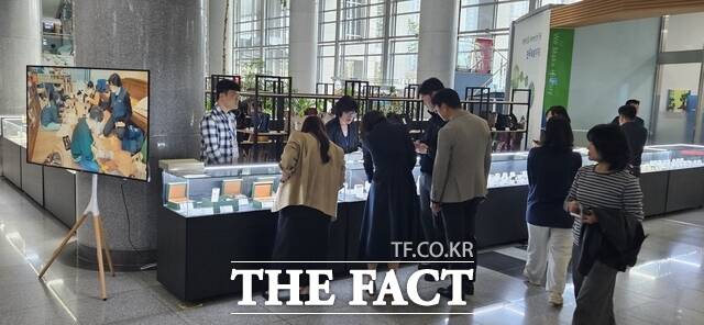 21일 전북도청 1층에 마련된 2026년 지방세 체납자 압류동산 공매 전시장. /전북도