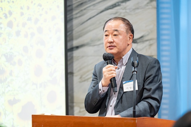 이양구 전 주우크라이나 대사는 20일 <더팩트>와의 통화에서 정부가 북한군 포로 송환 문제로 주우크라이나 대사관의 공관원 절반 정도를 철수하기로 한 데 대해 “이렇게까지 해야 하는지 조금 의문”이라고 밝혔다. /건설산업비전포럼 제공