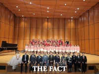  독일 하노버 소녀합창단과 충남 청소년의 만남…가을밤 수놓은 '감동의 하모니'