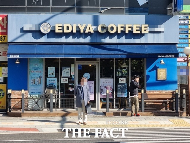 이디야커피 가맹점주 108명이 지난 4월 본사를 상대로 차액가맹금 반환 소송을 제기한 사실이 최근 알려졌다. 이디야커피 측은