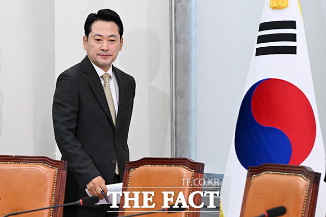 최고위원회의에서 발언하는 장 대표.