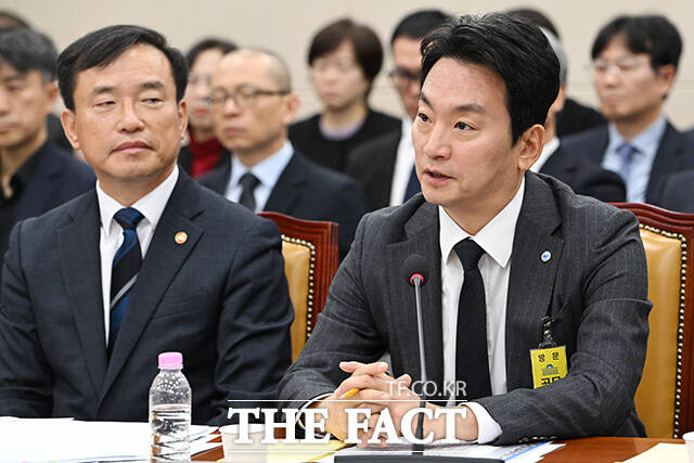 김종철 방송미디어통신위원회 위원장과 박장범 한국방송공사 사장에게 질의하는 이진숙 국민의힘 의원.