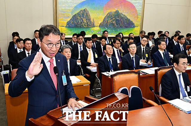 김학수 넥스트레이드 대표가 22일 오후 서울 여의도 국회 정무위원회에서 열린 금융위원회·금융감독원에 대한 국정감사에 출석해 질의에 답변을 하고 있다. /국회=배정한 기자