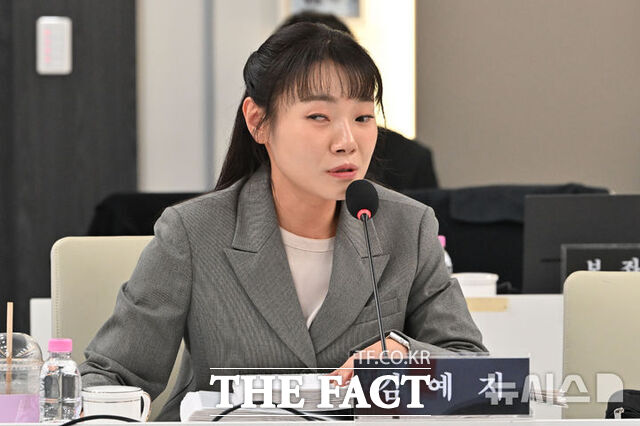국회 행안위 김예지 국민의힘 의원이 22일 오전 전남광주시 서구 전남광주시 광주청사에서 열린 국정감사 도중 질의하고 있다. /뉴시스